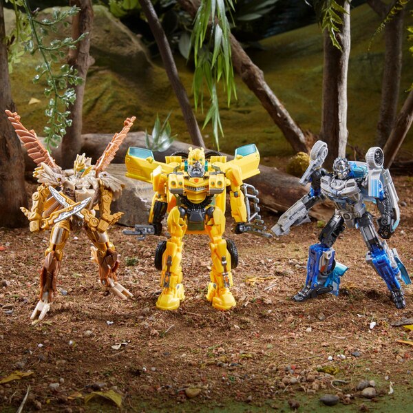 Official Image Of Transformers Rise Of The Beasts Jungle Mission 3 Pack BUMBLEBEE, AIRAZOR, AND AUTOBOT MIRAGE  (1 of 7)